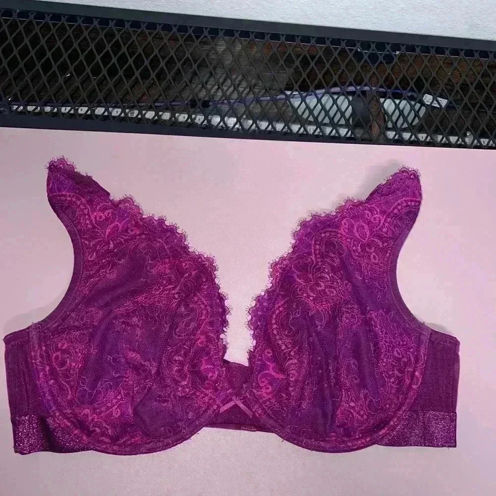 Cacique NWOT Sexy Boost Plunge Bra Womens 40D Purple Underwire Floral Lace 3Hook - Picture 1 of 14